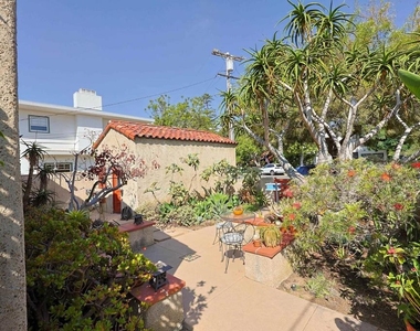1027 Adella - Photo Thumbnail 50