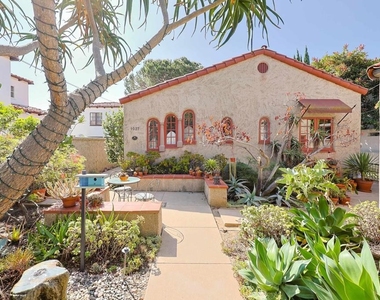 1027 Adella - Photo Thumbnail 53