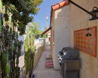 1027 Adella - Photo Thumbnail 46
