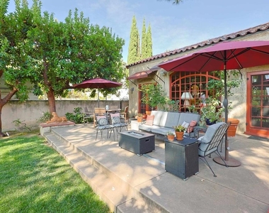 1027 Adella - Photo Thumbnail 37