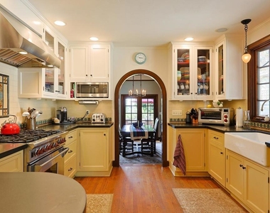 1027 Adella - Photo Thumbnail 11