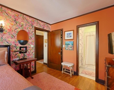 1027 Adella - Photo Thumbnail 26