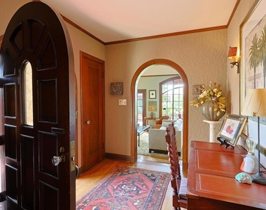 1027 Adella - Photo Thumbnail 14