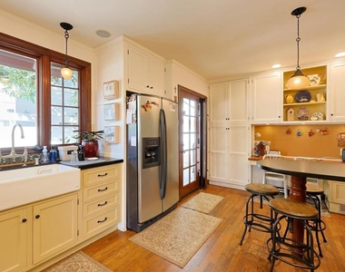 1027 Adella - Photo Thumbnail 9