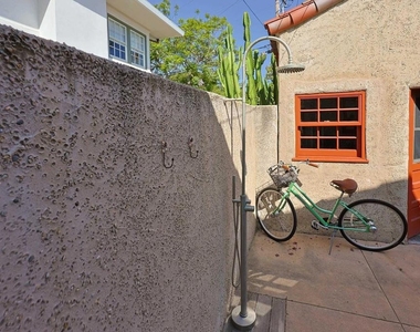 1027 Adella - Photo Thumbnail 47