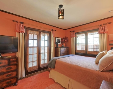 1027 Adella - Photo Thumbnail 24
