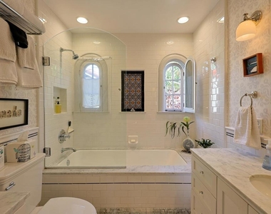 1027 Adella - Photo Thumbnail 22