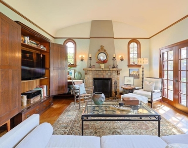 1027 Adella - Photo Thumbnail 44