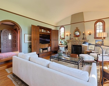 1027 Adella - Photo Thumbnail 43