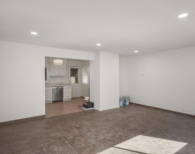 737 N Alda Drive - Photo Thumbnail 2