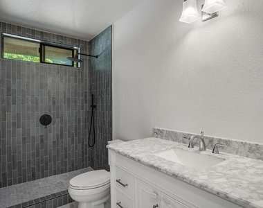 737 N Alda Drive - Photo Thumbnail 9