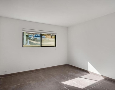 737 N Alda Drive - Photo Thumbnail 10