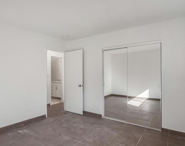 737 N Alda Drive - Photo Thumbnail 11