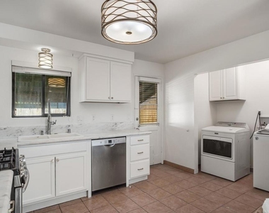 737 N Alda Drive - Photo Thumbnail 5