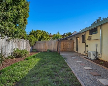 737 N Alda Drive - Photo Thumbnail 18