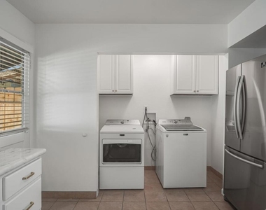 737 N Alda Drive - Photo Thumbnail 6