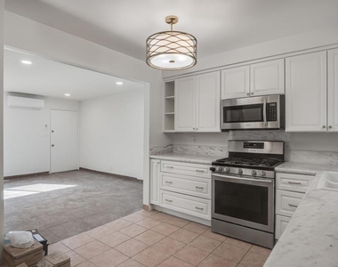 737 N Alda Drive - Photo Thumbnail 7