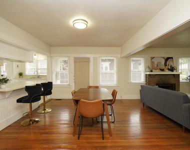 45 N Meridith Avenue - Photo Thumbnail 5
