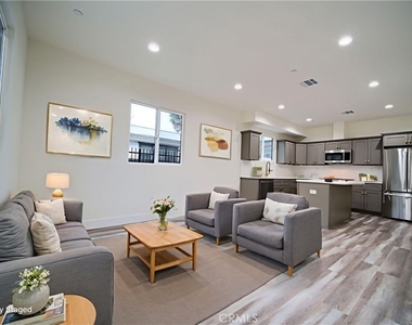 2011 S 8th Avenue - Photo Thumbnail 5