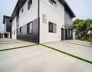 2011 S 8th Avenue - Photo Thumbnail 1