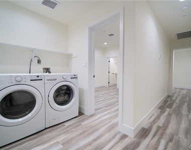 2011 S 8th Avenue - Photo Thumbnail 17