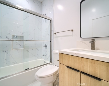 259 S Avenue 54 - Photo Thumbnail 7
