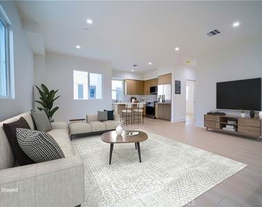 259 S Avenue 54 - Photo Thumbnail 2