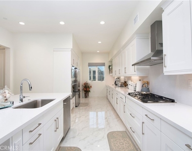 1523 Doheny - Photo Thumbnail 10