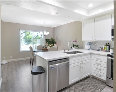 902 Creekside - Photo Thumbnail 8