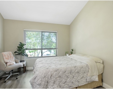 902 Creekside - Photo Thumbnail 17