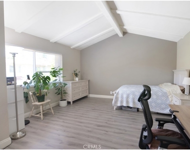 902 Creekside - Photo Thumbnail 18