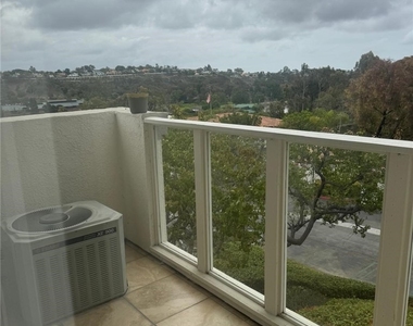 30902 Club House Drive - Photo Thumbnail 10