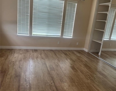 30902 Club House Drive - Photo Thumbnail 13