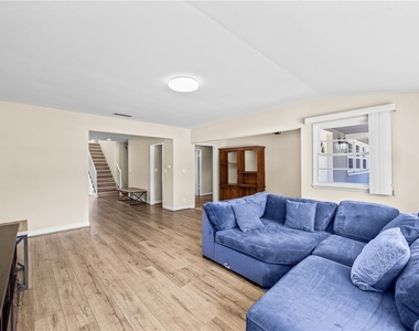 542 N Waverly Street - Photo Thumbnail 3