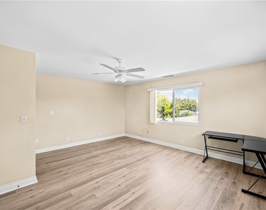 542 N Waverly Street - Photo Thumbnail 40