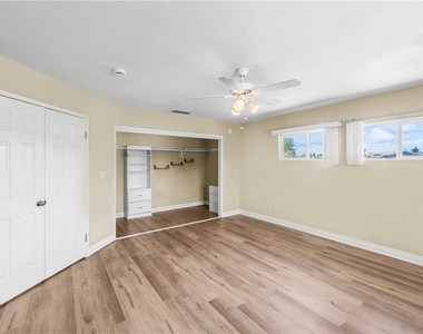 542 N Waverly Street - Photo Thumbnail 56