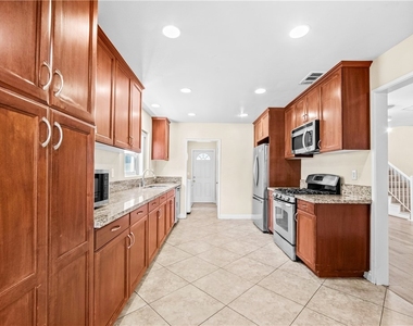 542 N Waverly Street - Photo Thumbnail 12