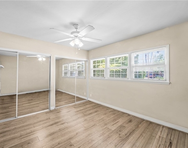 542 N Waverly Street - Photo Thumbnail 27
