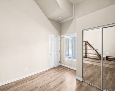 542 N Waverly Street - Photo Thumbnail 34