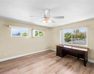 542 N Waverly Street - Photo Thumbnail 57
