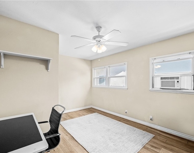 542 N Waverly Street - Photo Thumbnail 24