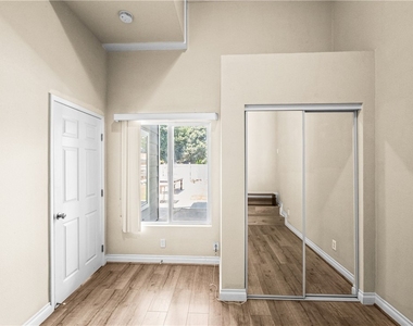 542 N Waverly Street - Photo Thumbnail 35