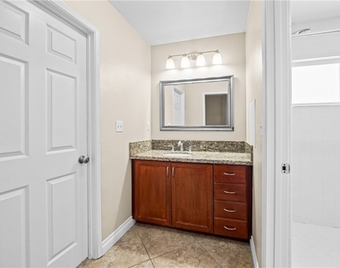 542 N Waverly Street - Photo Thumbnail 43