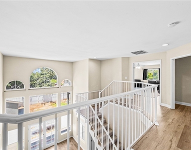542 N Waverly Street - Photo Thumbnail 38