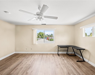 542 N Waverly Street - Photo Thumbnail 42