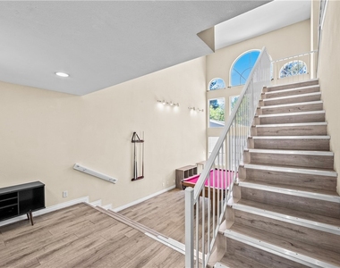 542 N Waverly Street - Photo Thumbnail 36