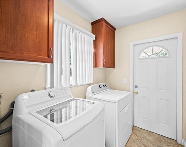 542 N Waverly Street - Photo Thumbnail 18