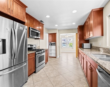 542 N Waverly Street - Photo Thumbnail 14