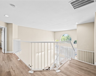 542 N Waverly Street - Photo Thumbnail 37