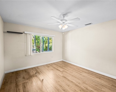 542 N Waverly Street - Photo Thumbnail 30